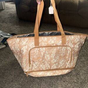 Thirty-One Tan Leaf Pattern thermal Tote Bag